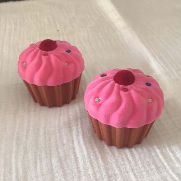 🆕 Adorable set of 2 Cup Cake Necklaces. - Picture 2 of 7